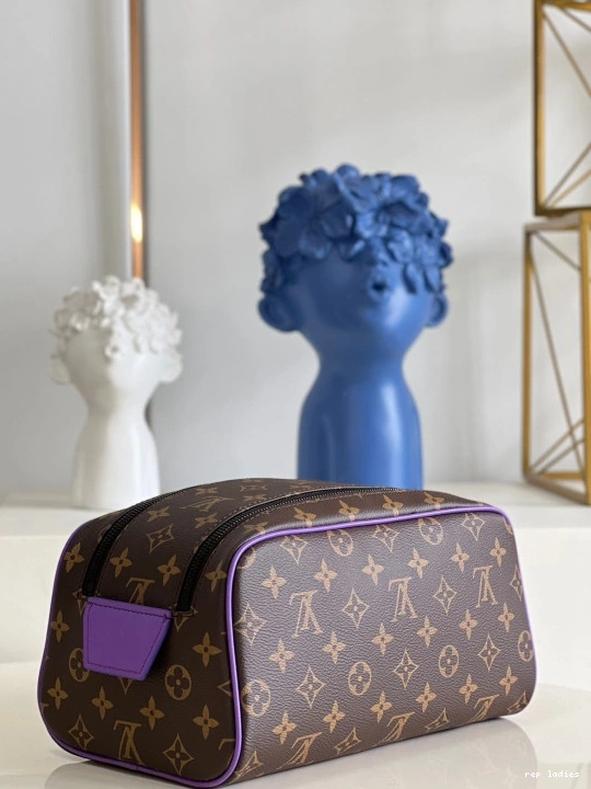 Cheap TOILET LOUIS KIT VUITTON DOPP POUCH 0709